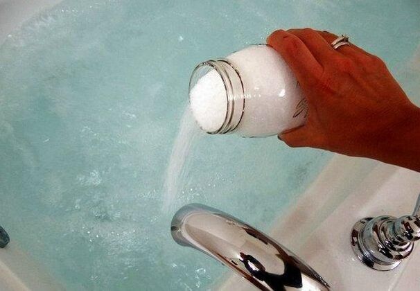 Hot bath with soda for penis enlargement